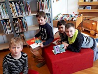 Die Kinder der 3a besuchen die Stadtbibliothek!