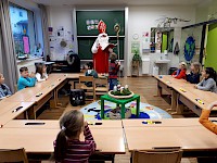 Besuch vom Nikolaus und vom Krampus in der Vorschulklasse