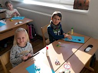 Der Kindergarten besucht die Schule
