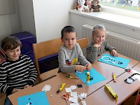 Der Kindergarten besucht die Schule