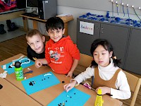 Der Kindergarten besucht die Schule