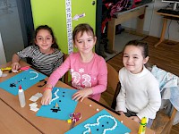 Der Kindergarten besucht die Schule