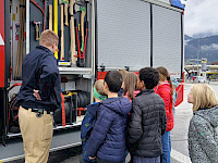 Die 4 A Klasse besucht die Feuerwehr Saalfelden