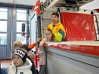 Die 4 A Klasse besucht die Feuerwehr Saalfelden